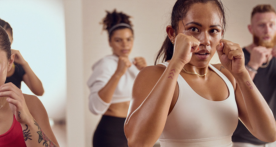 mujer boxeando